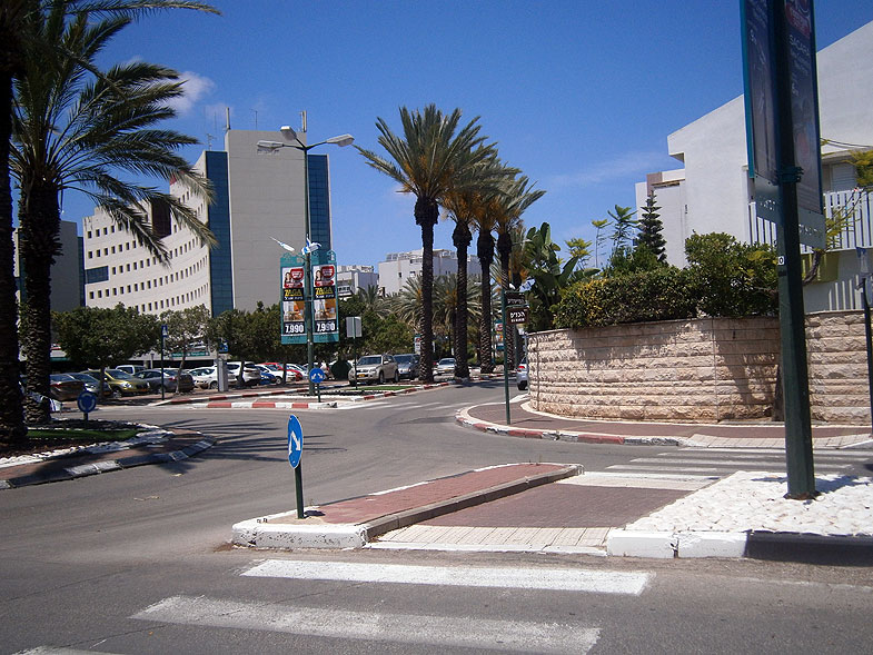 Kiryat Bialik. Sderot HaBanim