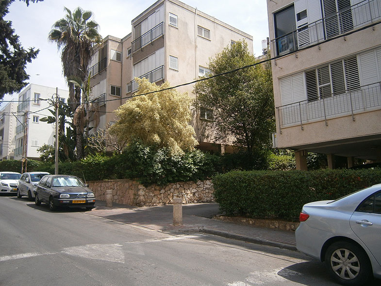 Givatayim. Geva street