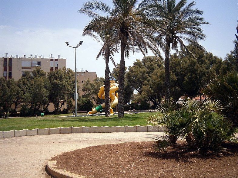 Kiryat Haim. Park in Sde Boker street
