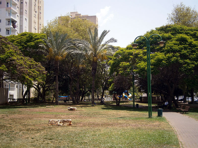 Kiryat Motzkin. Park in Dulchin street