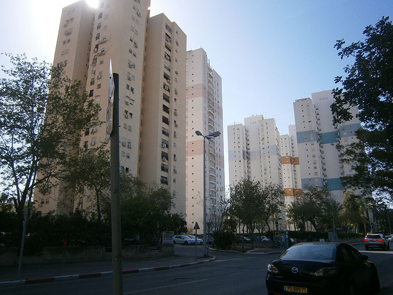 Kiryat Motzkin. Yigal Alon street