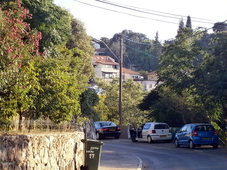 Kiryat Tivon. Amnon veTamar street