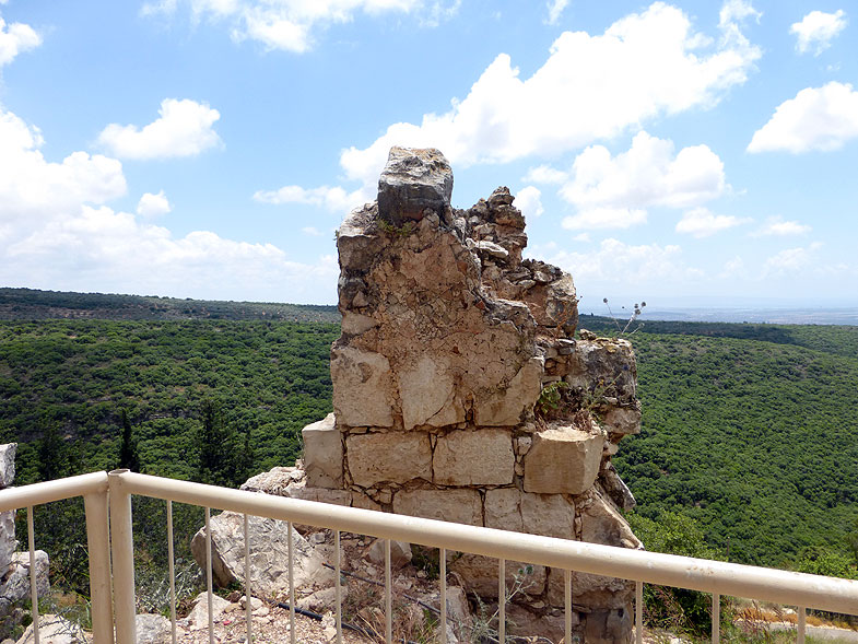 Вид со стен крепости Йехиам