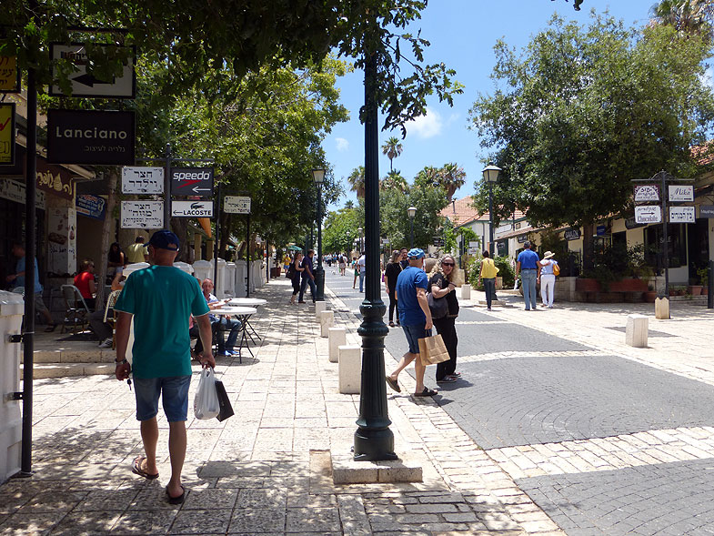 Rechov haMeyasdim in Zikhron Ya